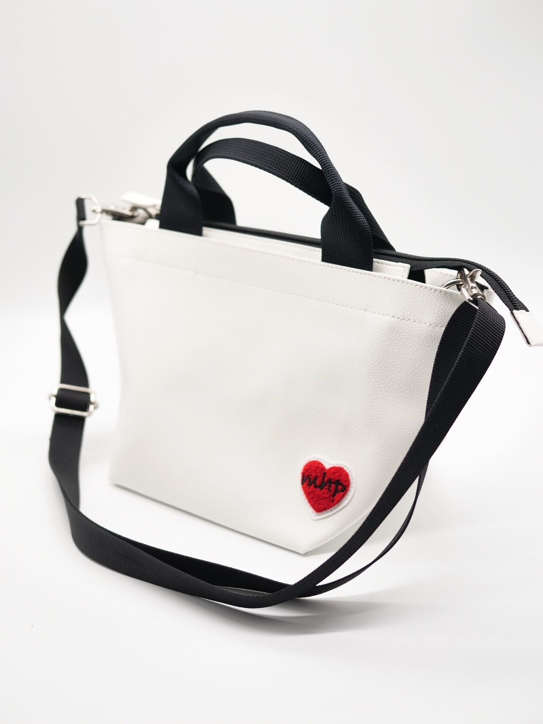 【実用性が高いBAG】 PARISブランドトートバッグ / ハート刺繍 / ショルダーバック