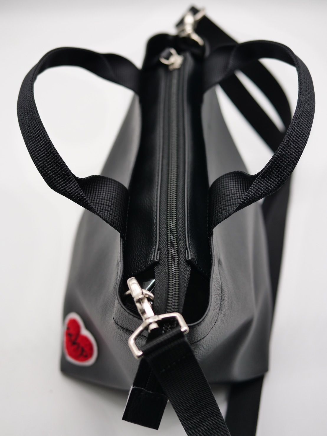 【実用性が高いBAG】 PARISブランドトートバッグ / ハート刺繍 / ショルダーバック