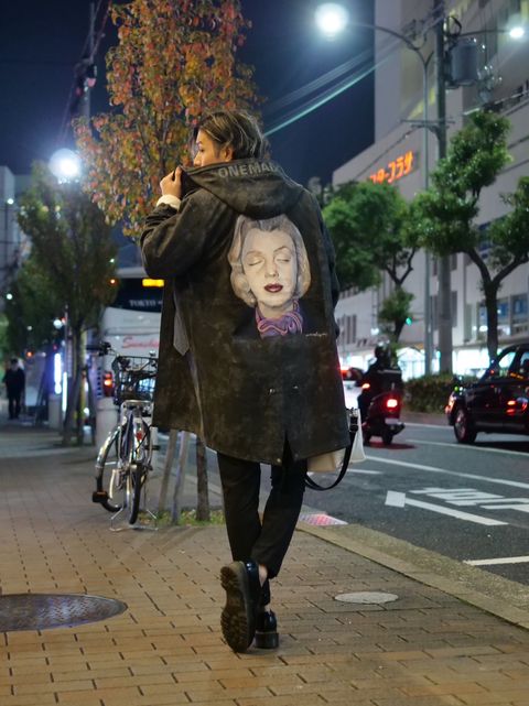 偉人をまとう、アートなジャケット