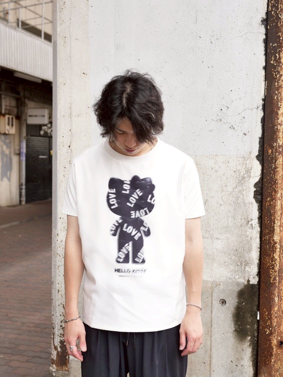 「HELLO KITTY BLACK × アートTシャツ」