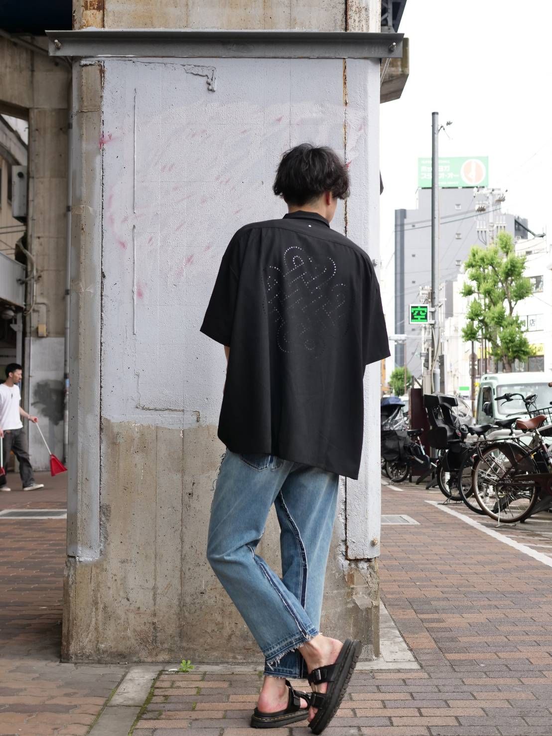 【オーバーサイズシャツ】 紋章デザイン / アートファッション / オーバーサイズ /  BLACK / ドレスシャツ / 半袖