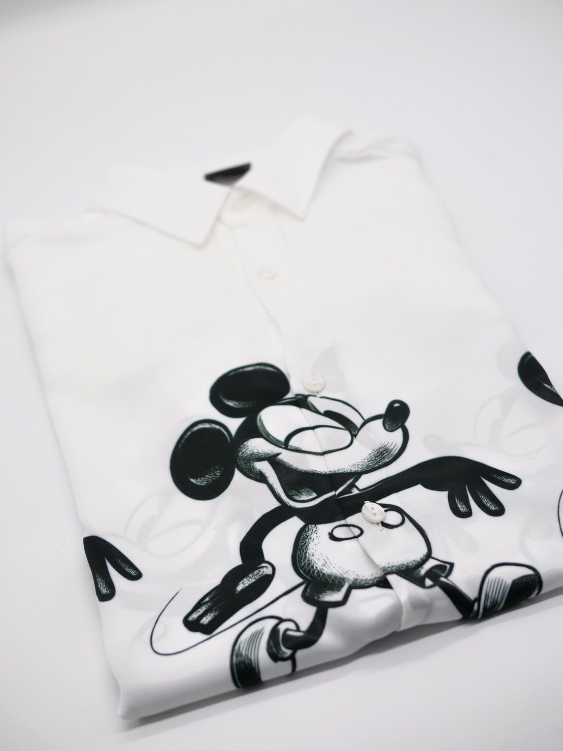 【Disney×maxsix】ボタンシャツ / Art MickeyMouse / WHITE / アートミッキーマウス / アートファッション /カッターシャツ