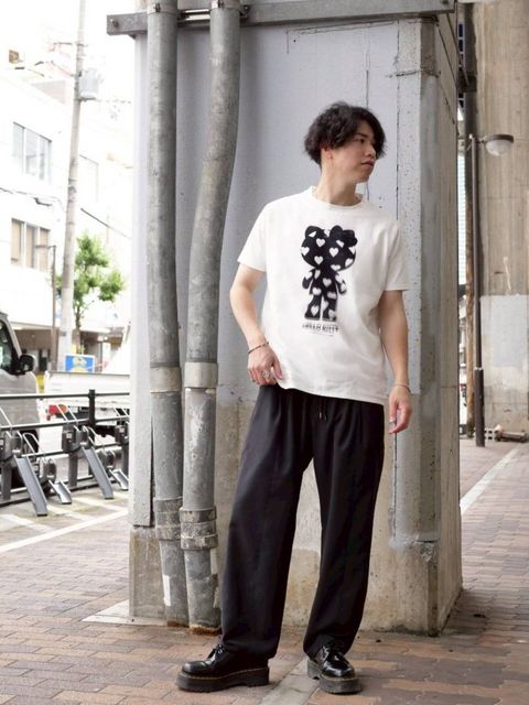 アートなキティで“大人の白T”をアップデート