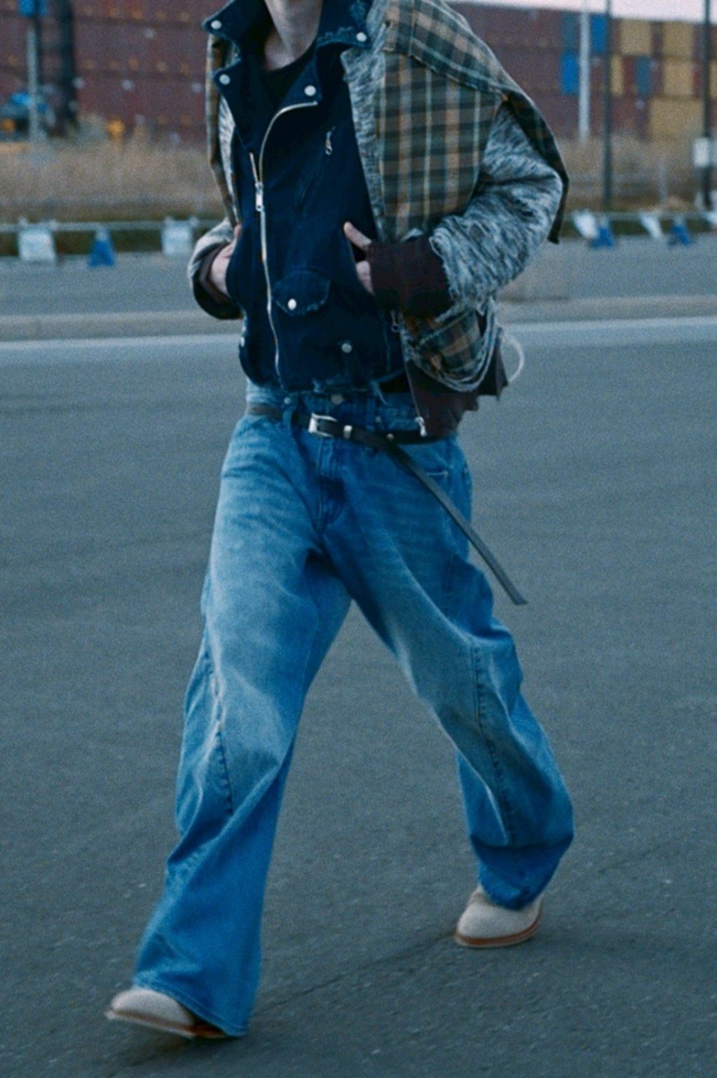 【フレアデニムパンツ】 TWIST FLARE 3D DENIM PANTS / インディゴブルー /  13.3オンス / タイトシルエット