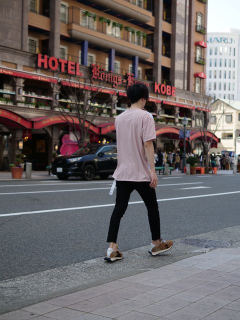 こなれた大人は暖色系の色を取り入れ心高ぶる。