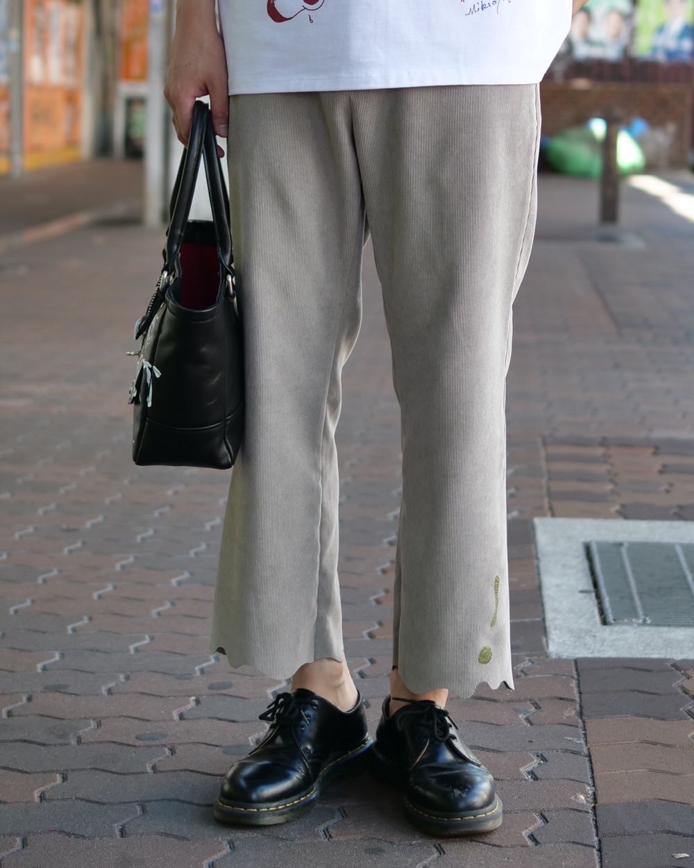 【大人の佇まいを感じさせる】 大人気のコーデュロイパンツ