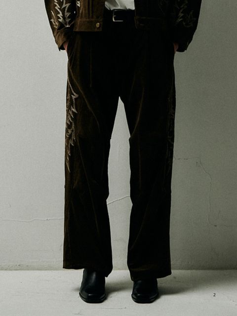 立体裁断×ミリタリー / ANOVALDAY コーデュロイパンツ / ウエスタンモチーフ刺繍 /  大人の秋冬スタイル