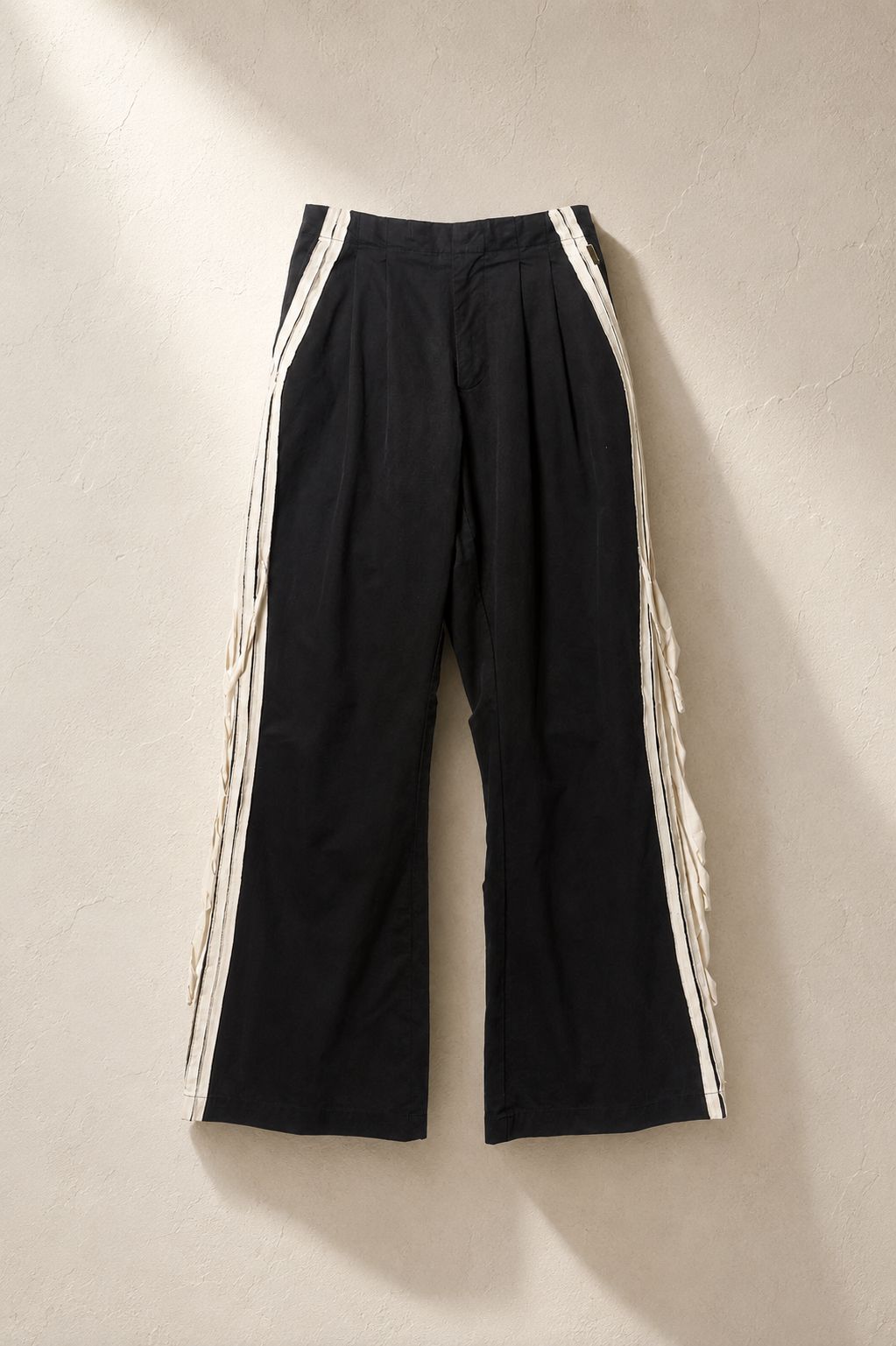 【フレアトラックパンツ】 FRAYED TAPE PANTS / BLACK / 高密度コットン / 2タック / イージーパンツ