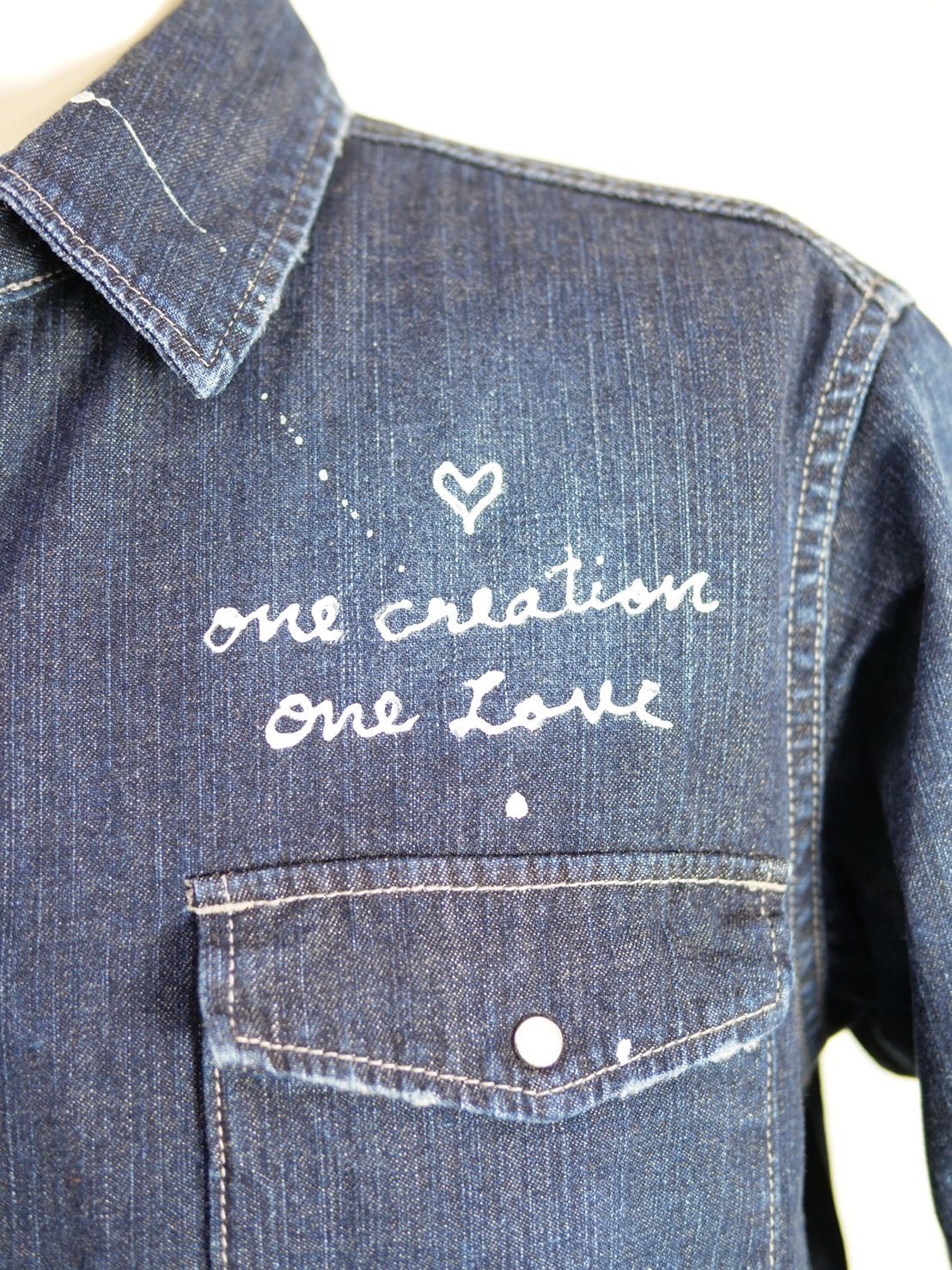 【独特なカッティングが目を惹く】UNISEX / DENIM SHIRT / 刺繍デザイン / デニム素材 / ハンドペイント / ハンドメイド