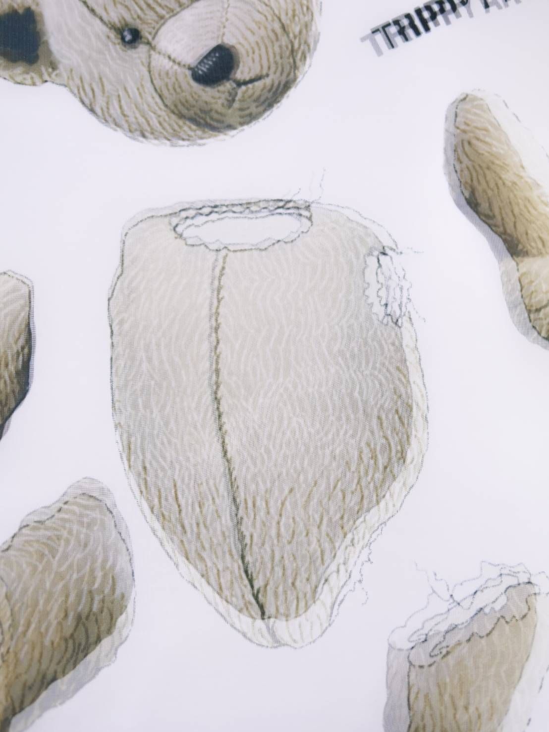 可愛いだけでは終わらない。違和感を纏う3DアートTシャツ / UNISEX /WHITE/ オーバーサイズ