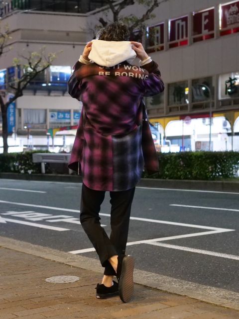 汎用性あるアート作家が手がけたシャツでコーデ♪