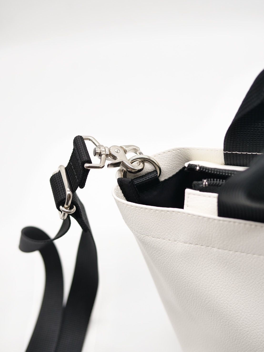 【実用性が高いBAG】 PARISブランドトートバッグ / WHITE / ハートデザイン / 刺繍 / ショルダーバック