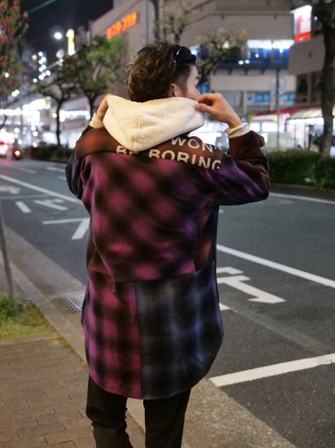 汎用性あるアート作家が手がけたシャツでコーデ♪