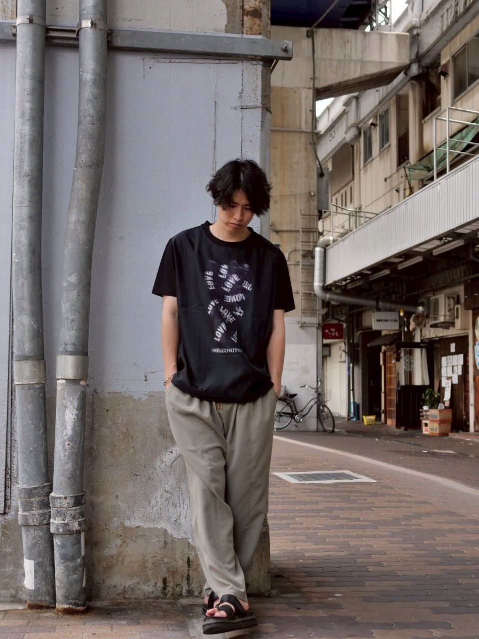 大人が着用する「アートなKITTY」