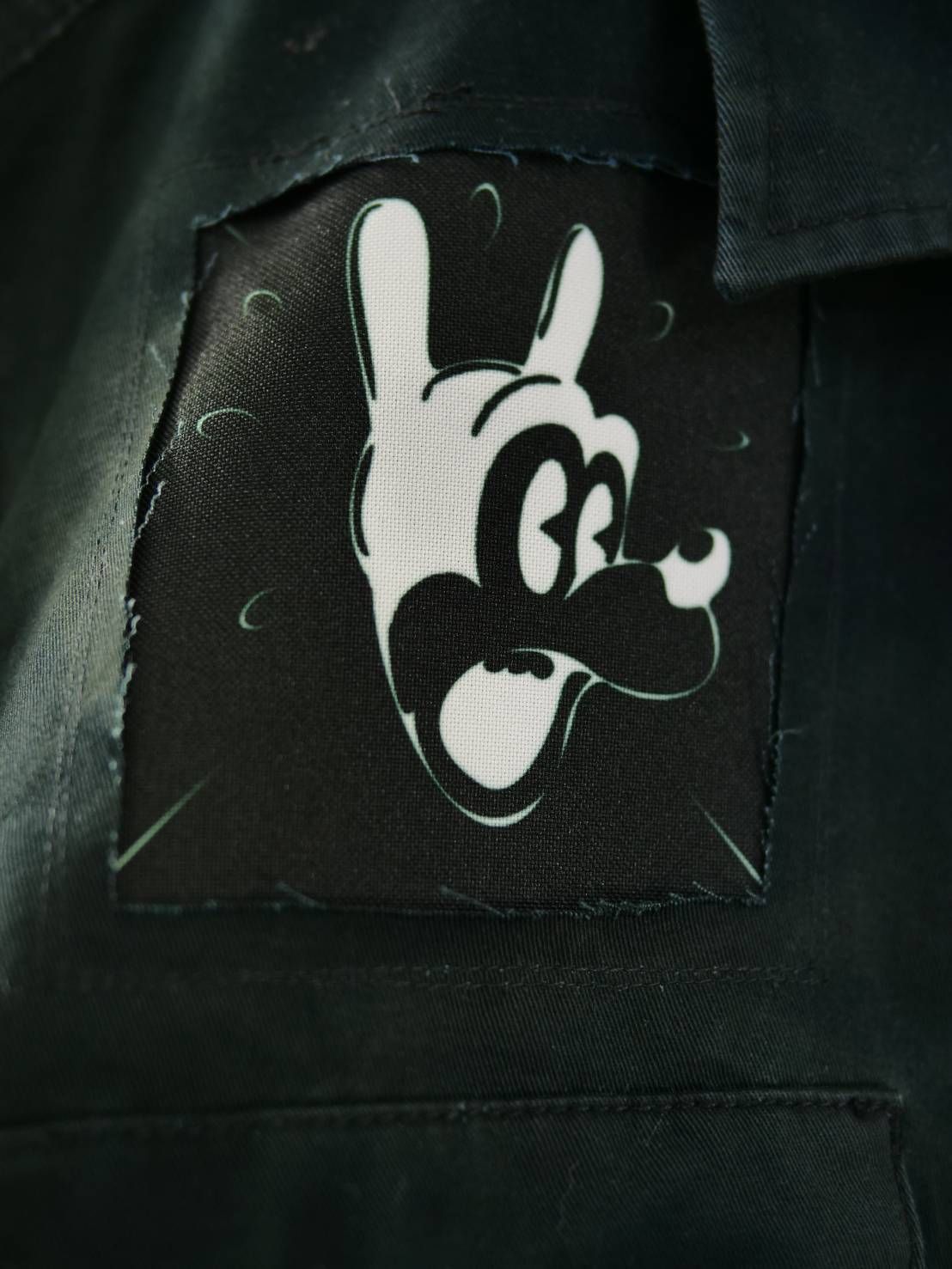 【ONEMADE】 アートミリタリーシャツ｜かご染め×手作業プリントの大人の一着/ BLACK / ユニセックス