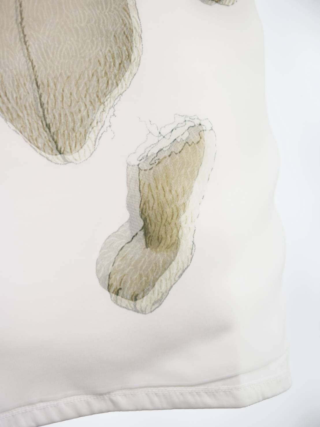 可愛いだけでは終わらない。違和感を纏う3DアートTシャツ / UNISEX /WHITE/ オーバーサイズ