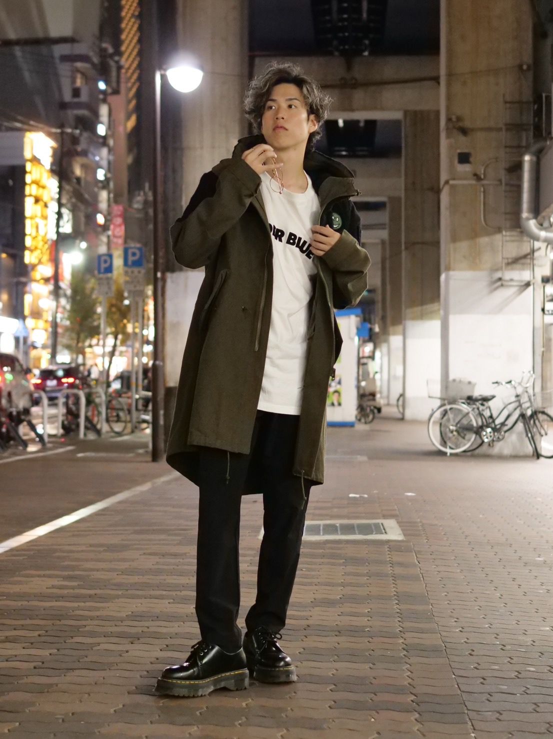 こなれた大人は「トレンドのART」を普段の装いに