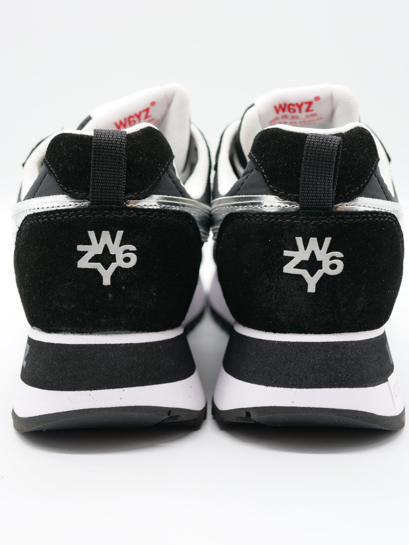【希少レディース 】KIS-W  BLACK × SILVER / ローカットスニーカー「スウェード×ナイロン×パテントの異素材コンビネーション」