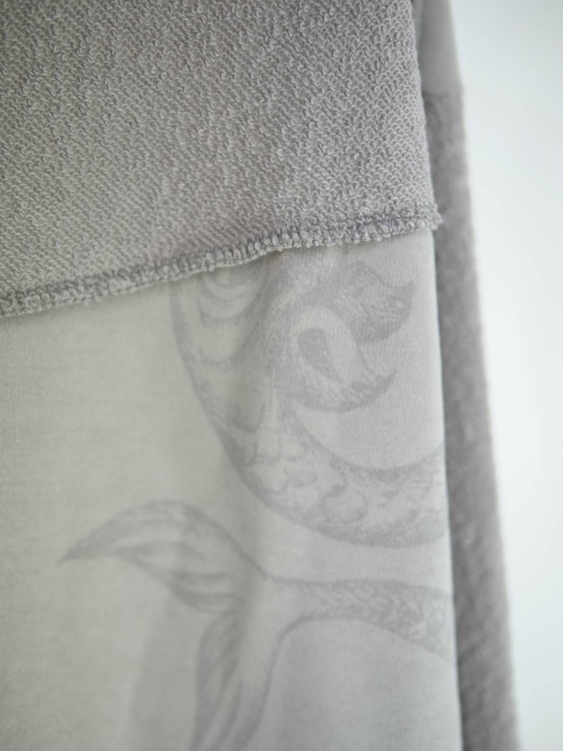 【40代からの大人ZIPパーカー】 立体パズル構造 × 異素材デザインで差がつく、品格カジュアル