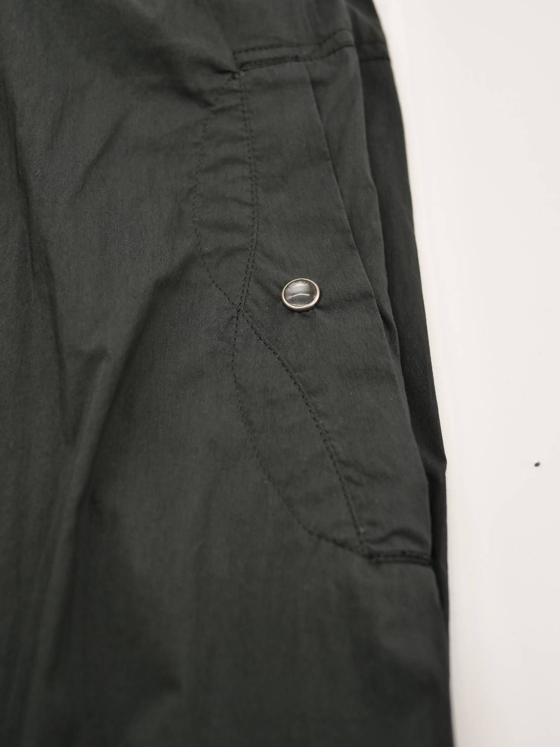 【立体シルエットが際立つ袴ワイドパンツ】 BLACK / コットンナイロン / オーバーサイズスラックス