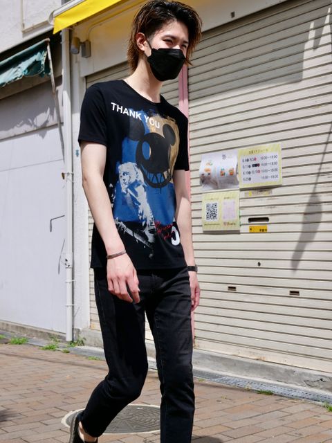 オールブラックでも失敗しない着こなし。