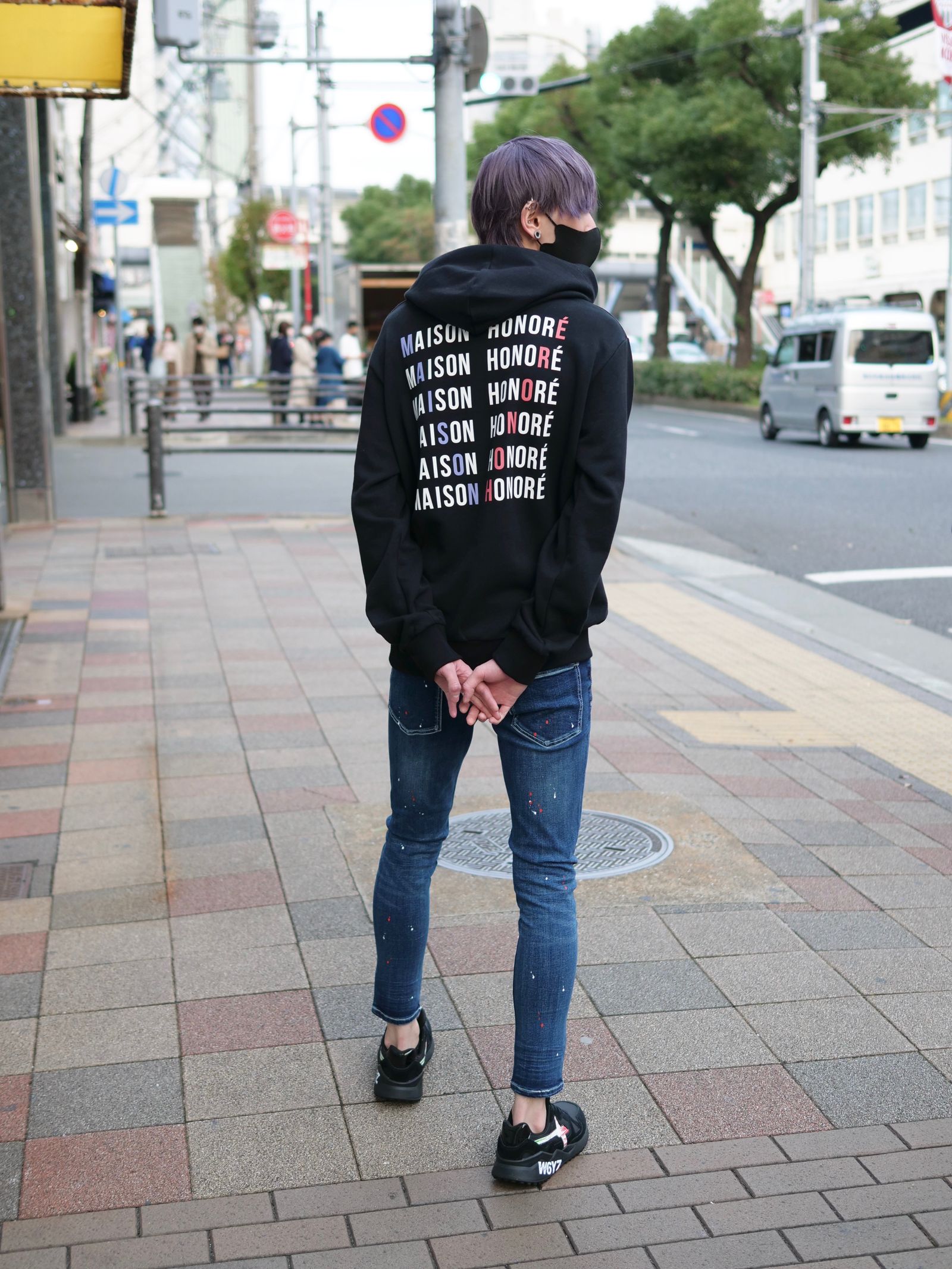 汎用性が高い魅力的なアイテム「黒いパーカー」 | 65 | LANDER BLUE