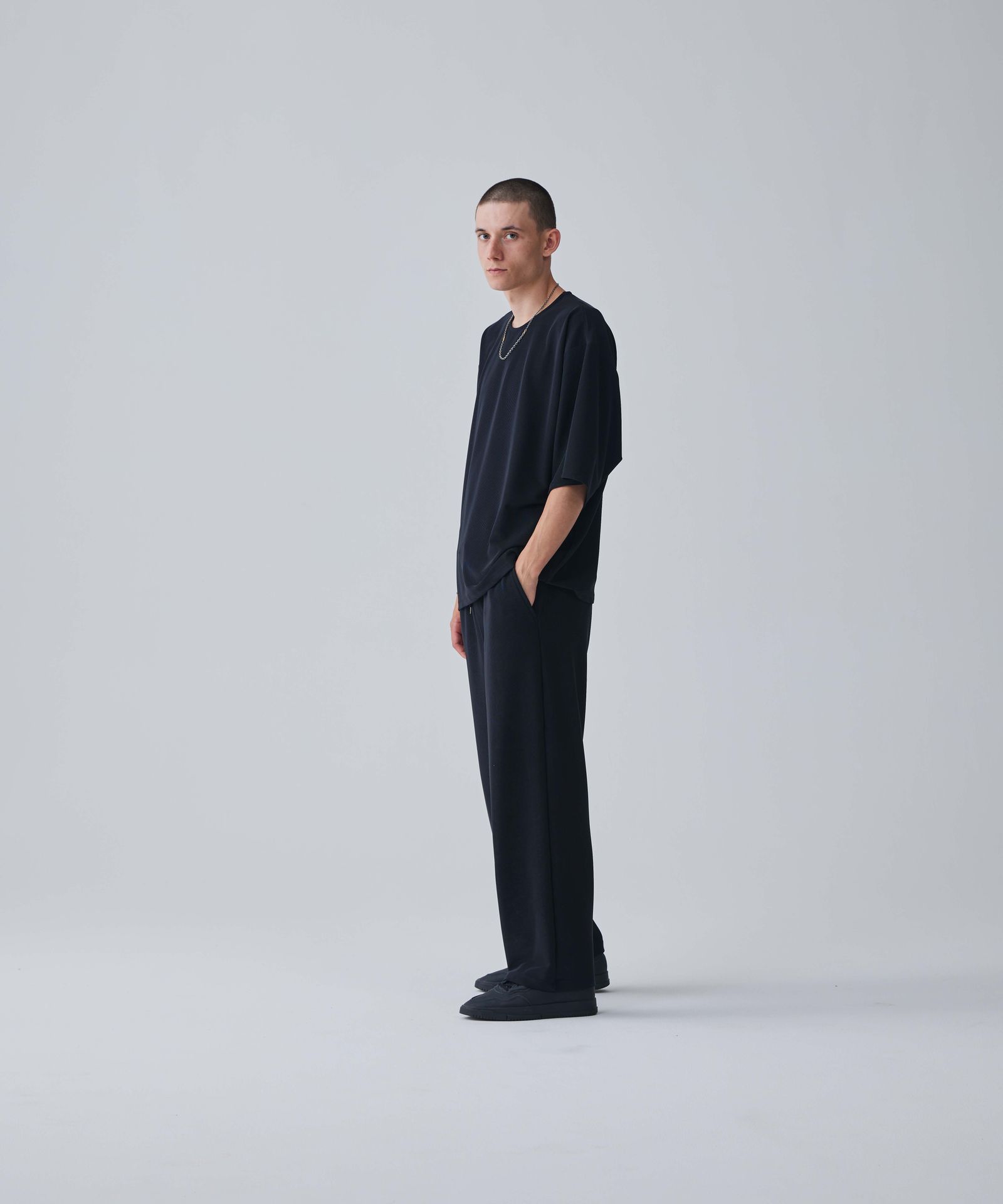 【大人のリゾートTシャツ】 リラックスシルエット / ブラック / オーバーサイズシルエット / 吸水速乾・UV機能 / 2way ストレッチ