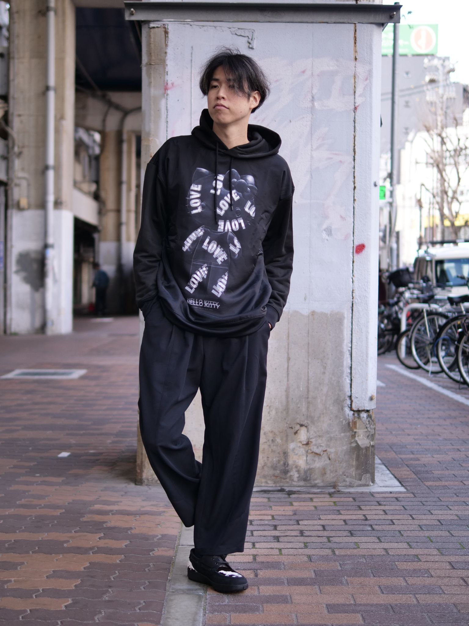 40代からのブラックコーデ術｜キャラクターで崩す上品カジュアルスタイル