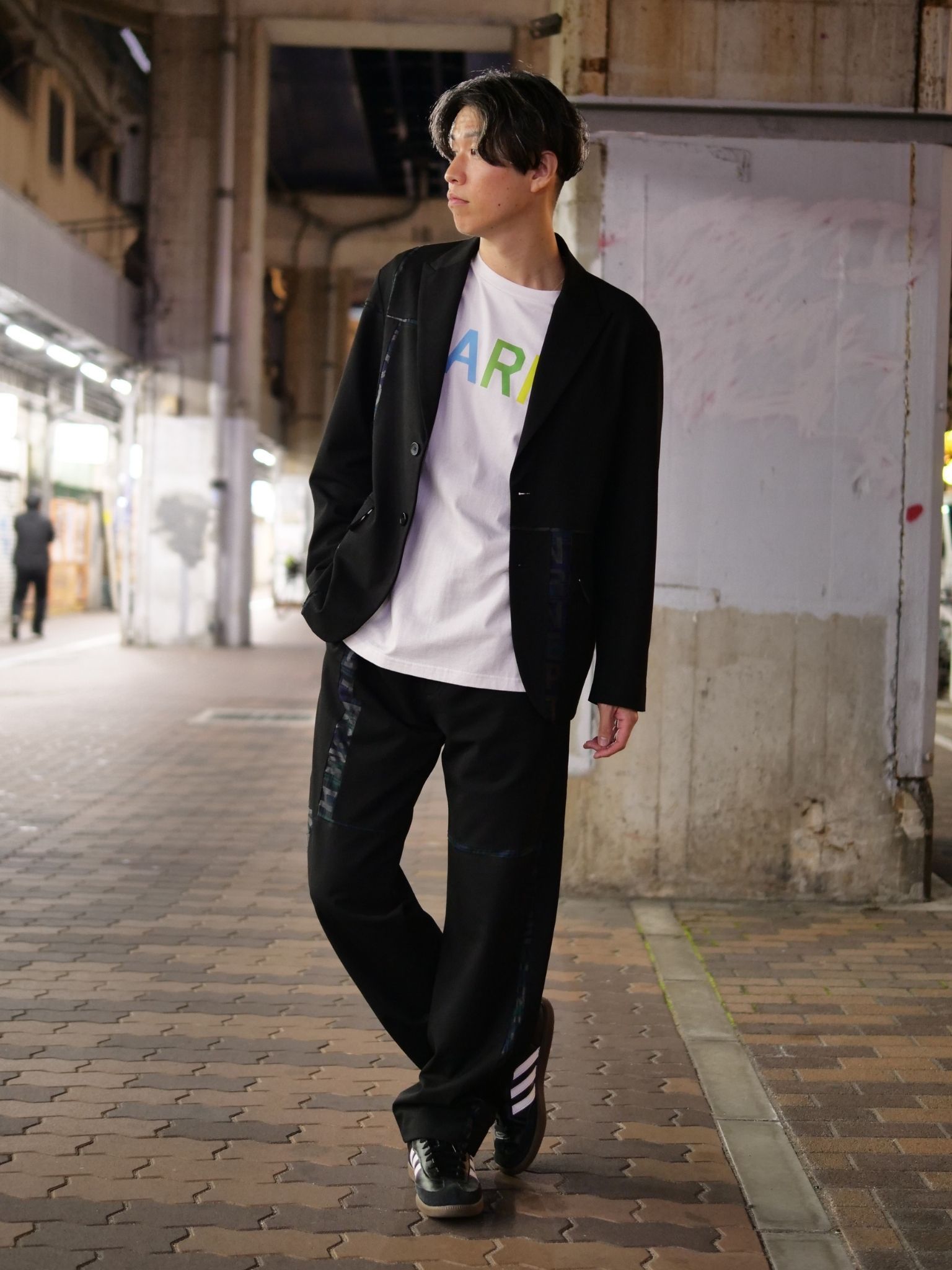 【大人の黒セットアップ｜MIKIO氏アートブランドが描く、日常を格上げするスーツスタイル】