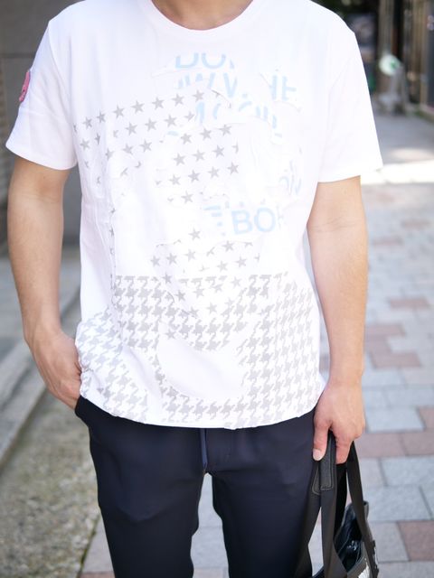大人の上品さを持ち合わせたまま、程よくカジュアルに