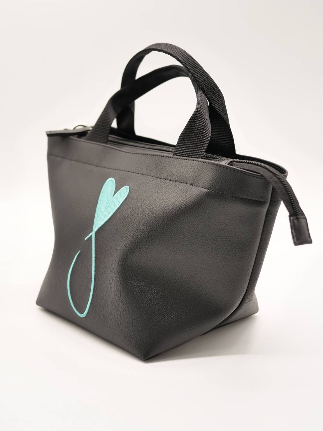 【実用性が高いBAG】 PARISブランドトートバッグ / BLACK / ハートデザイン / 刺繍 / ショルダーバック