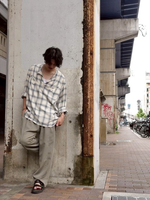 「淡く、品良く、ナチュラルに」 ― 大人のための上質セットアップ