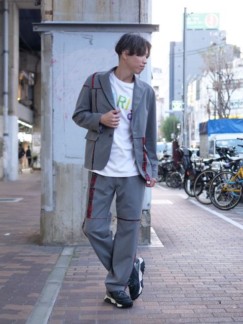 美麗なシルエットで魅せる、大人のカジュアルセットアップ