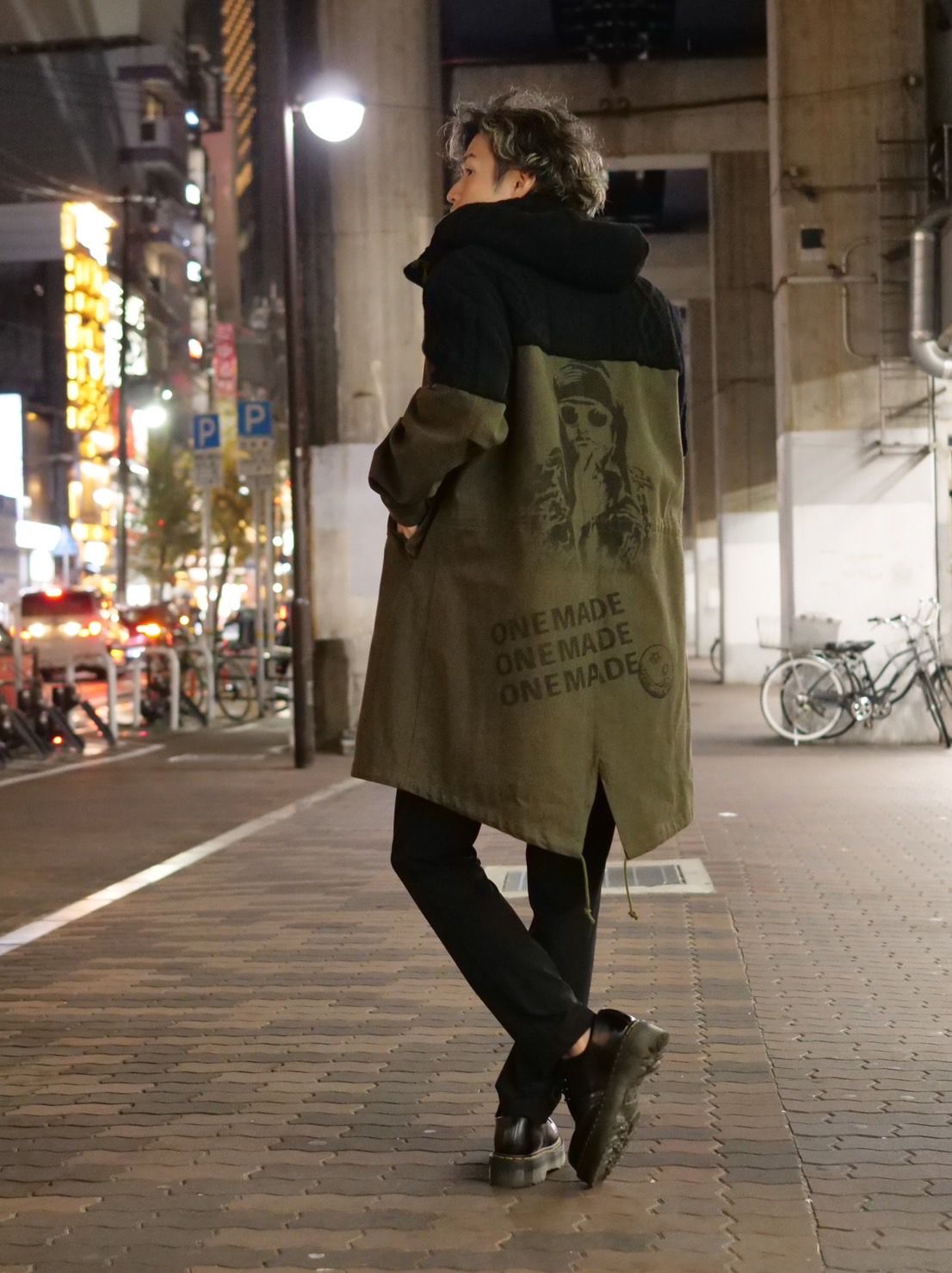 こなれた大人は「トレンドのART」を普段の装いに