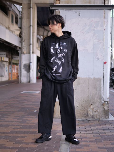 40代からのブラックコーデ術｜キャラクターで崩す上品カジュアルスタイル