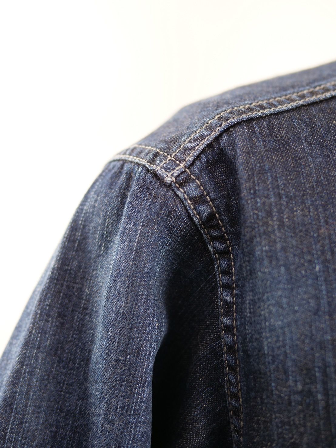 【独特なカッティングが目を惹く】UNISEX / DENIM SHIRT / 刺繍デザイン / デニム素材 / ハンドペイント / ハンドメイド