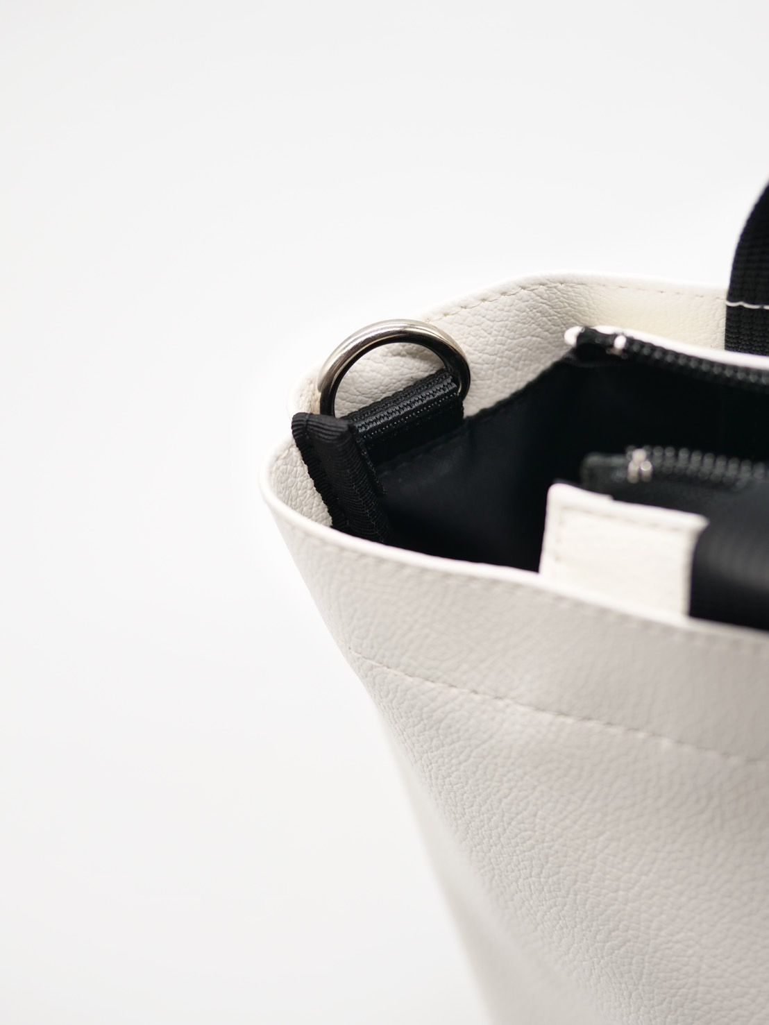 【実用性が高いBAG】 PARISブランドトートバッグ / WHITE / ハートデザイン / 刺繍 / ショルダーバック