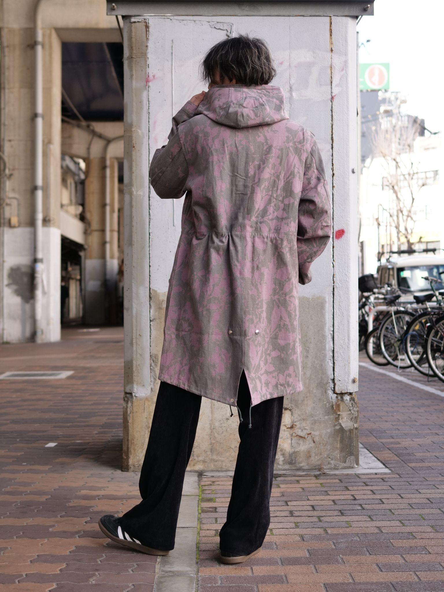 モッズコートを“大人仕様”で着る｜40代からの男性に似合う洗練コーディネート