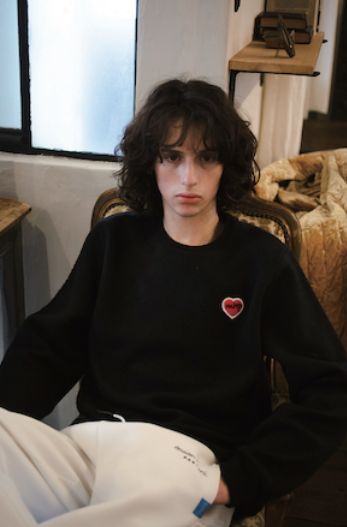【パリで愛される】PARISブランド /  ハートワンポイント / WOOLブレンド / ユニセックス / セーター