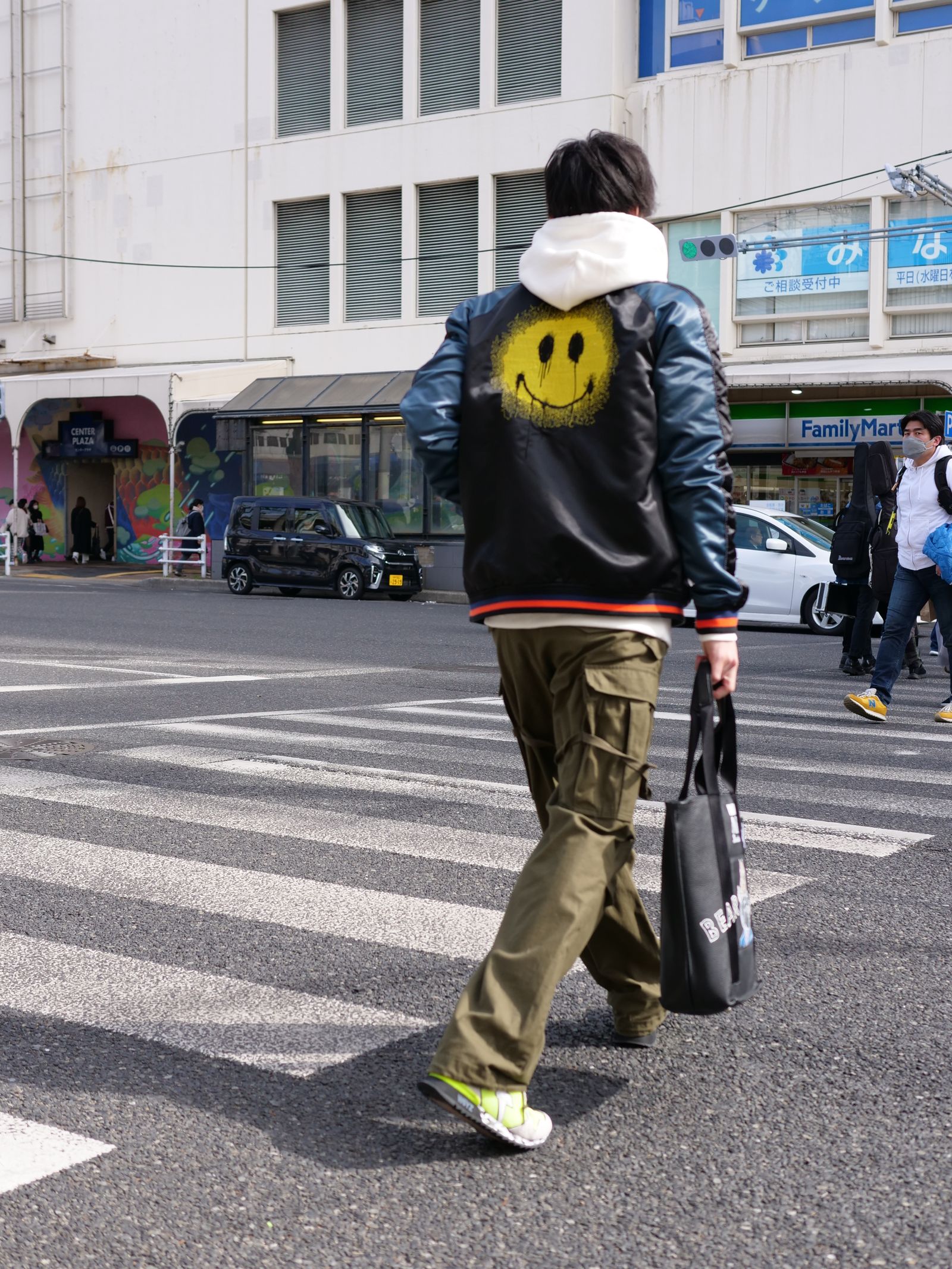 トレンドの”カーゴパンツ”を履こう？