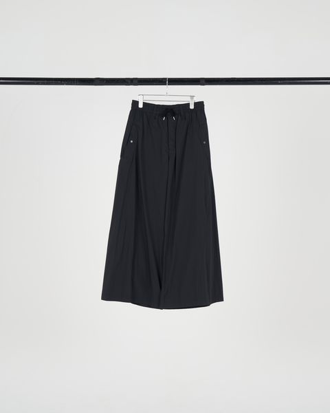 【立体シルエットが際立つ袴ワイドパンツ】 BLACK / コットンナイロン / オーバーサイズスラックス