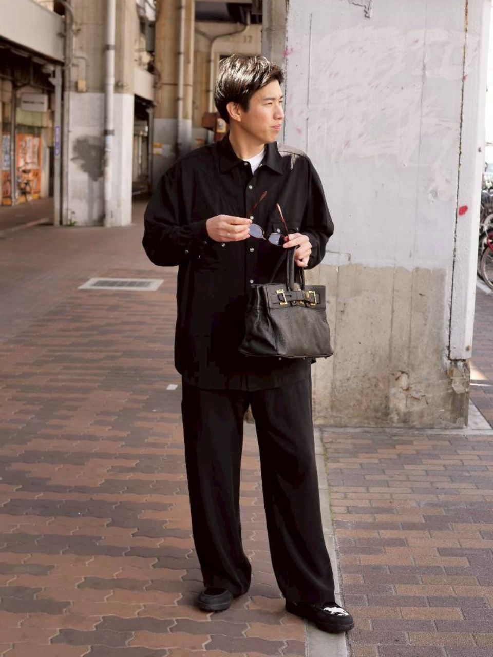 【大人を格上げする黒セットアップ｜リラックス×上質で魅せる洗練スタイル】