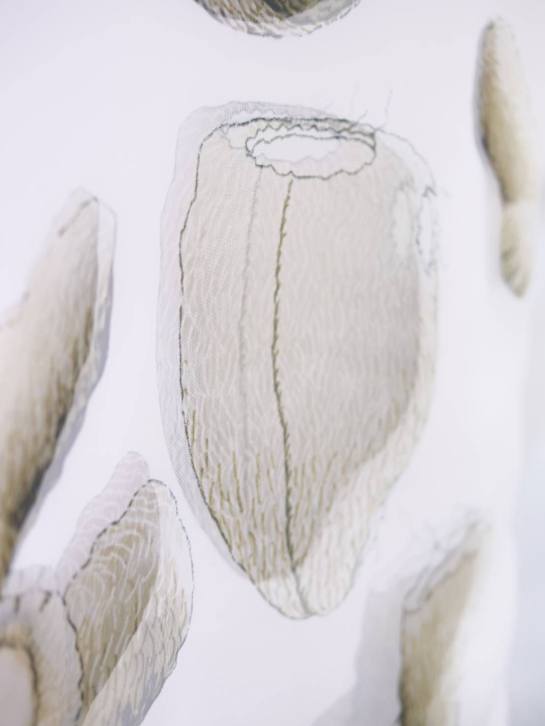 可愛いだけでは終わらない。違和感を纏う3DアートTシャツ / UNISEX /WHITE/ オーバーサイズ