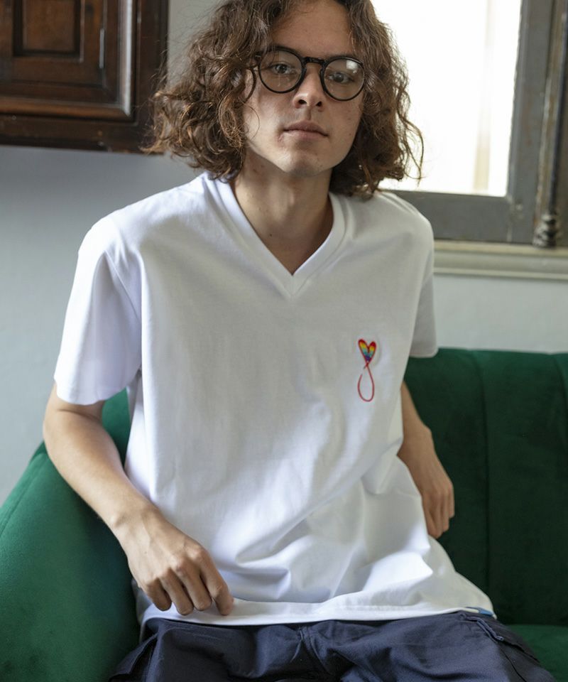 【パリジャンに大人気】 フランスブランド / VネックTシャツ / ホワイト /  ハート刺繍 / 高級素材 / インド超長綿使用 / レギュラーフィット