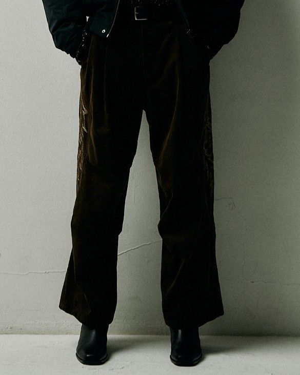 立体裁断×ミリタリー / ANOVALDAY コーデュロイパンツ / ウエスタンモチーフ刺繍 /  大人の秋冬スタイル