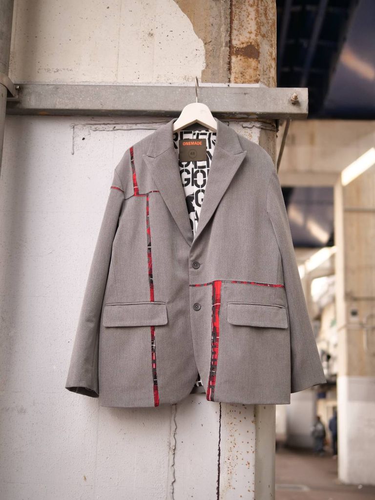 40代からの大人が選ぶ、アートで差がつくテーラードジャケット