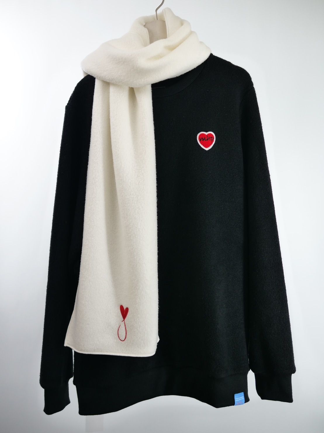 【パリで愛される】PARISブランド /  ハートワンポイント / WOOLブレンド / ユニセックス / セーター