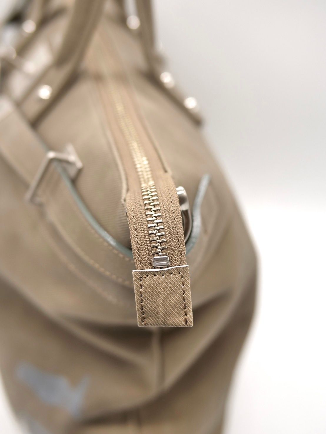 【M.U.L/ エムユーエル】本革（レザー） グレージュ / ヘルメットバック / 日本製 / Made in Japan / 2way Bag / ショルダートートBag / メンズ レディース 兼用 UNISEX