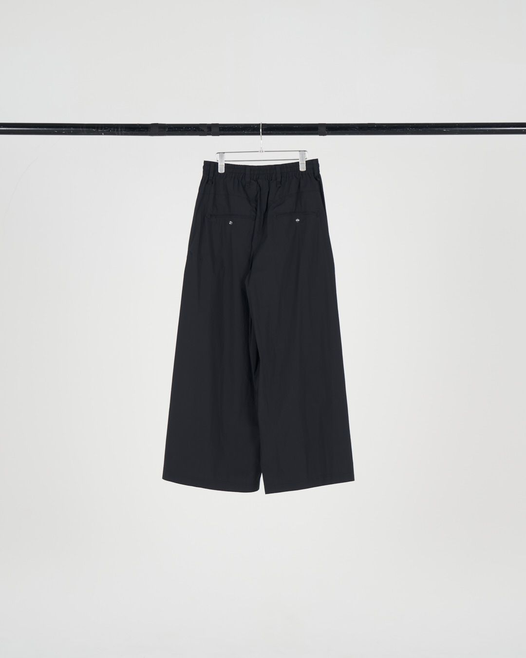 【立体シルエットが際立つ袴ワイドパンツ】 BLACK / コットンナイロン / オーバーサイズスラックス