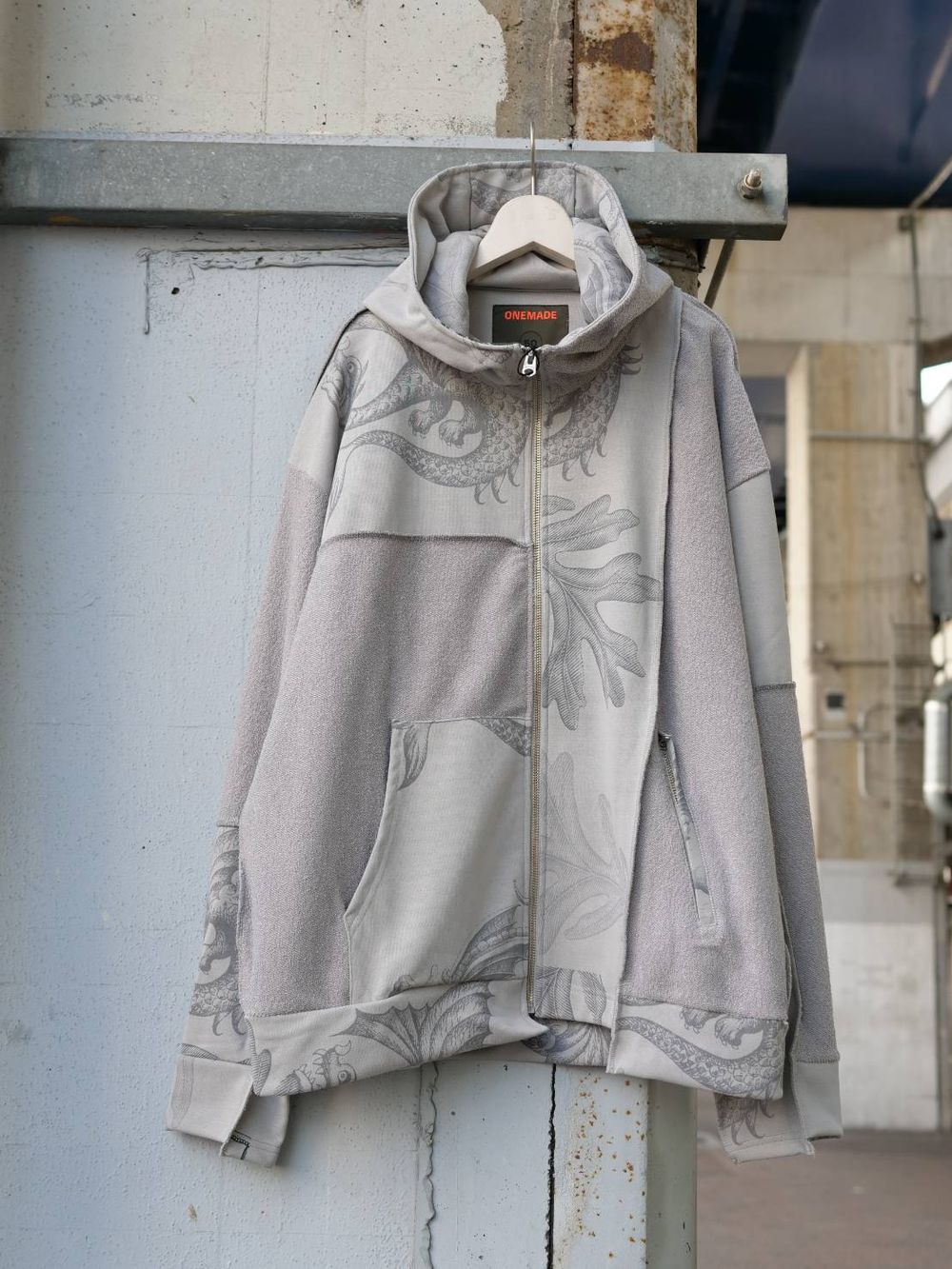 アートを着る、日常へ。ONEMADE ジップアップパーカー